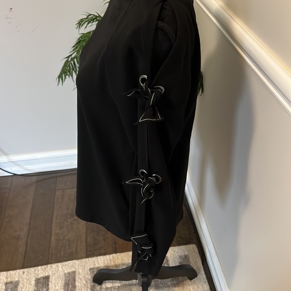 BCBGMAXAZRIA Womens Tie Sleeve Crewneck Blouse - Picture 2 of 4